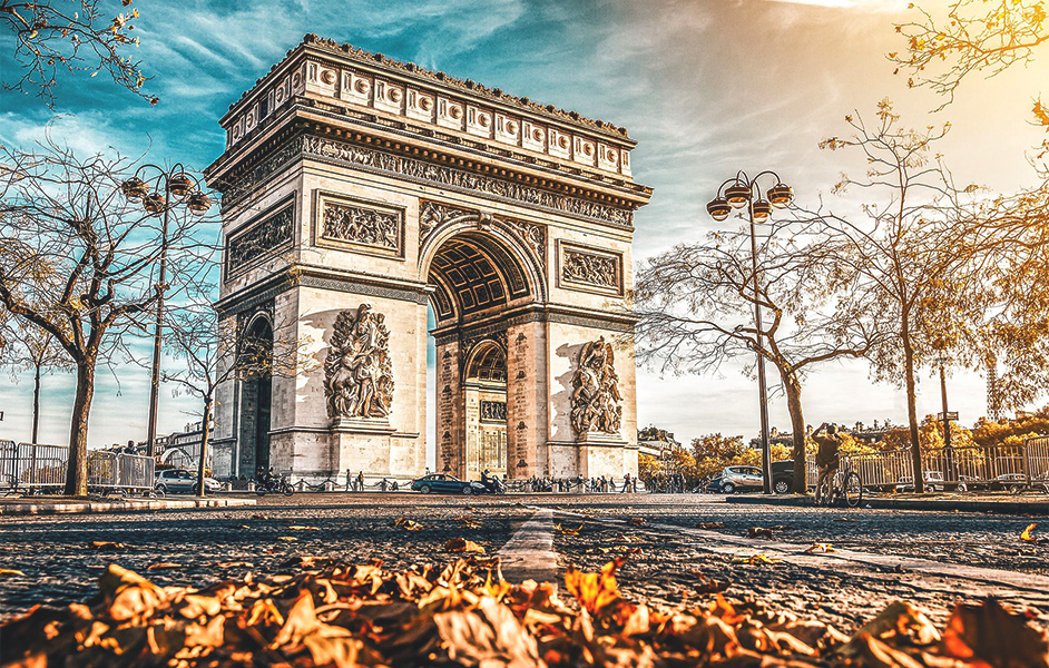 Arc de Triomphe: Historic monument in Paris