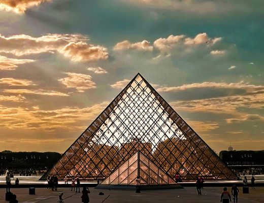 Best Time to Visit Louvre Museum featured image