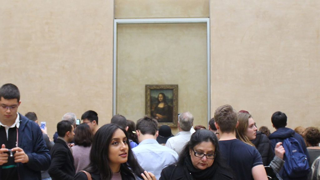 How seasonal change affects the visitors - The Mona Lisa