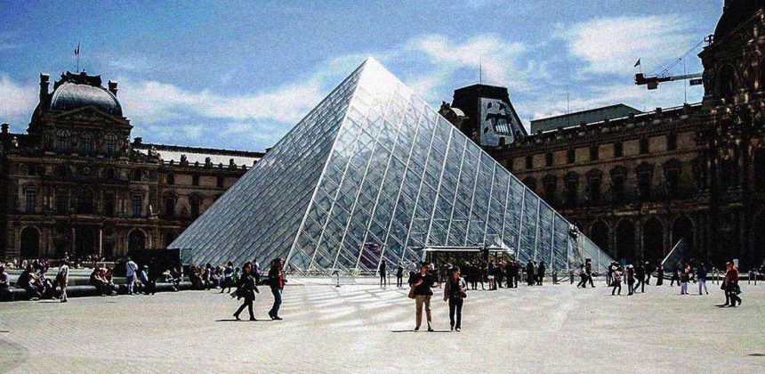 Visitors waiting for Last Minute Louvre Museum Tickets