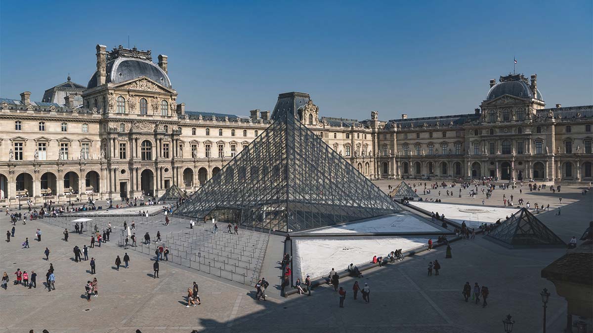 Attractions Near Louvre Museum