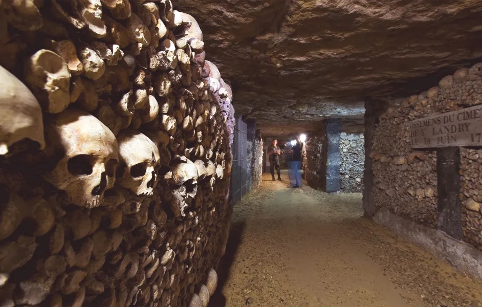 Paris Catacombs & Arc de Triomphe: A Mysterious Underground Adventure